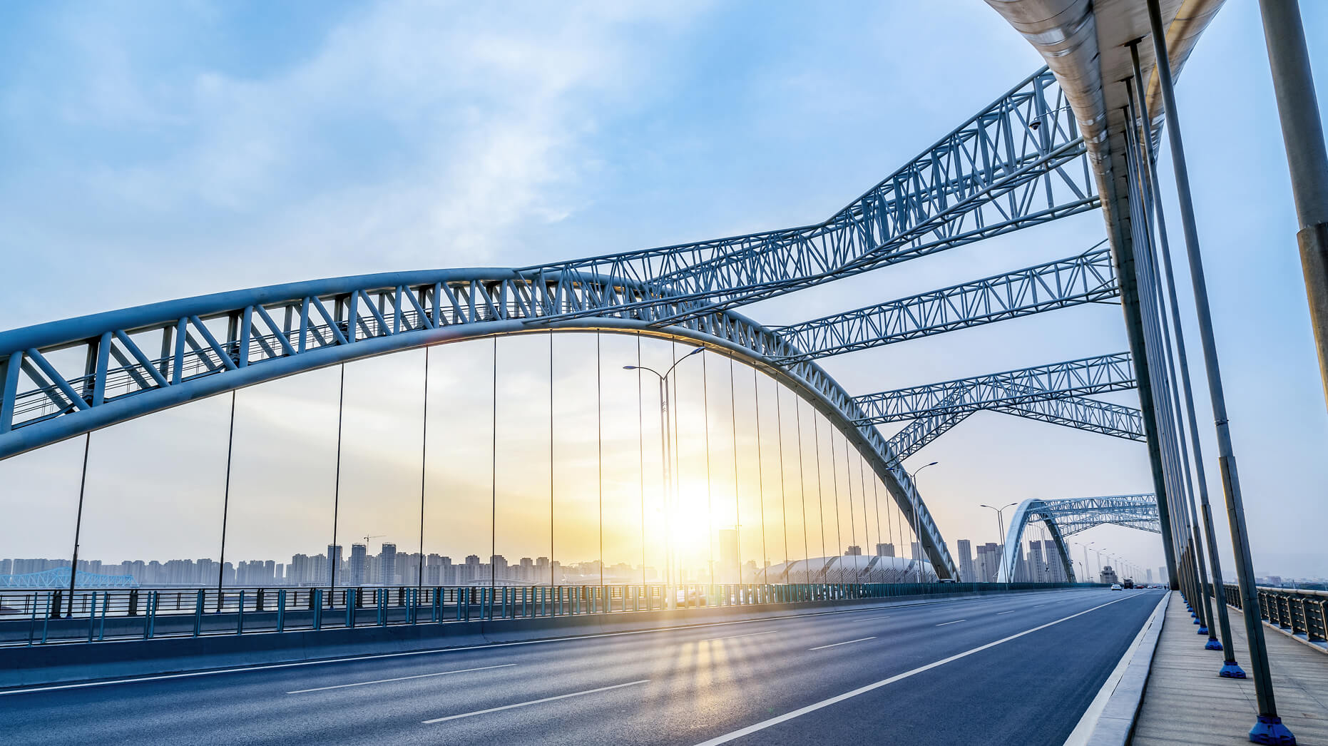 建設現場で働く人たちの写真